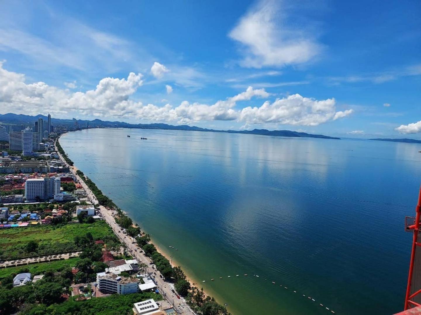 Ferienwohnung The Astra Sky River Jomtien Beach Exterior foto